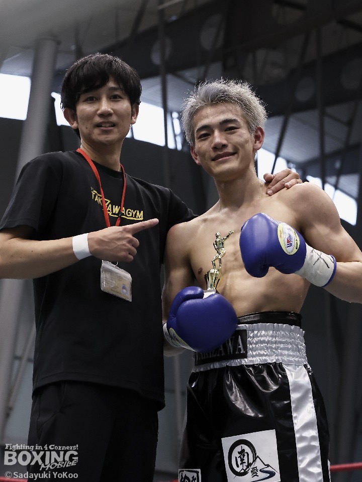 トレーナー加賀聖也（写真左が加賀）