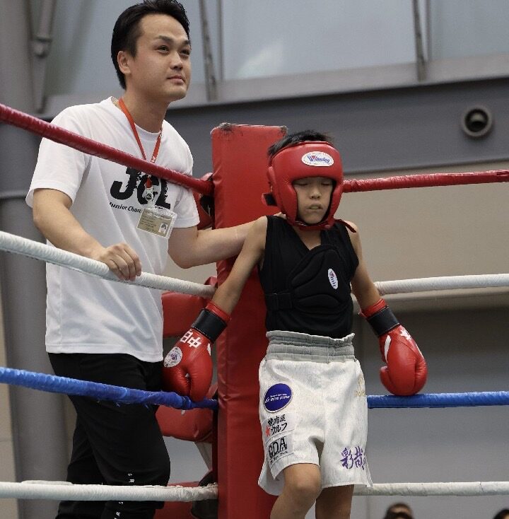 トレーナー岩本（写真左が岩本）